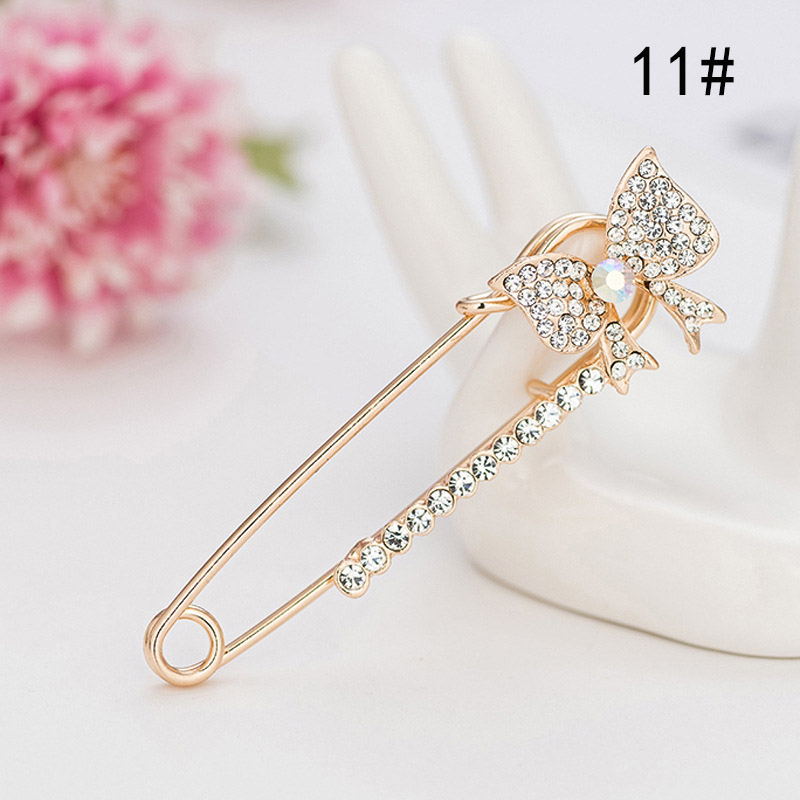 LNRRABC Elegante Kroon Crystal Flower Sjaal Gesp Broche Pin Revers Pin Kraag Vrouwen Meisje Pins Badges Voor Kleding Ornament: 12