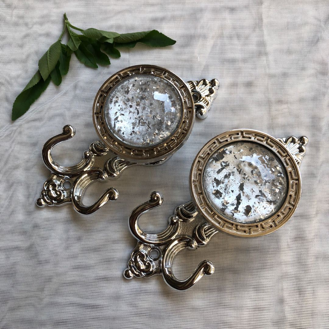 2Pcs/Set Luxury European Curtain Hooks Holder Hanger Display Rack Wall Hook Curtain Decorate Accessories: Silver
