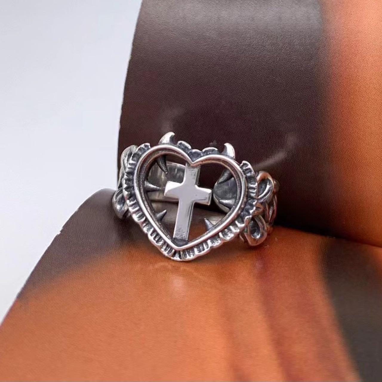 Anillo gótico de corazón de Cruz de muerte para mujer y hombre, accesorios de joyería de Punk, Vintage, anillo ajustable de corazón hueco,
