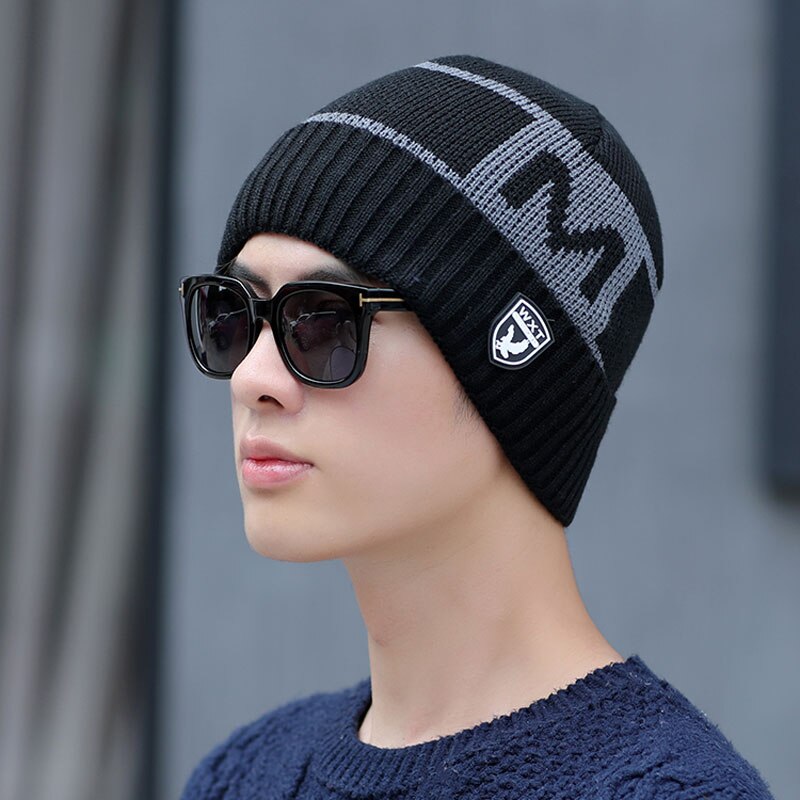 Varm vinter mænd hat tørklæde til uld kvinder hætter og tørklæder stribe brev strikkede beanies cap 2 stk sæt mandlige skullies maske motorhjelm: Sort hat