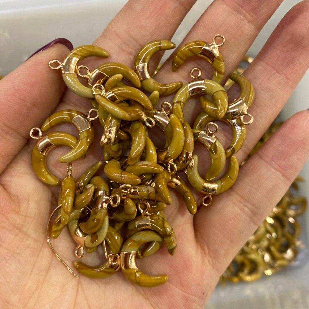 Nuovo 2pcs Pietre Naturali Pendenti Con Gemme E Perle Forma di Mezzaluna Allentato Pendenti Con Gemme E Perle per la Produzione di Gioielli FAI DA TE Collana Accessori Formato 16x17mm