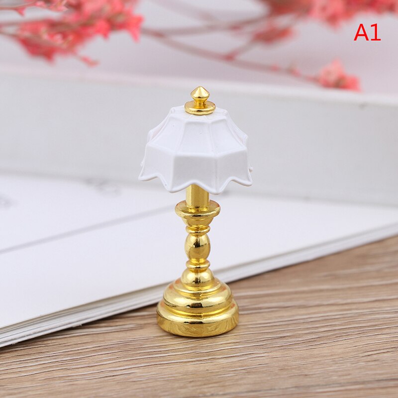 1:12 Dollhouse Miniature Plastic Metal Retro Light Lamp Button Battery Powered Ornament Christmas Decoraitons: 1