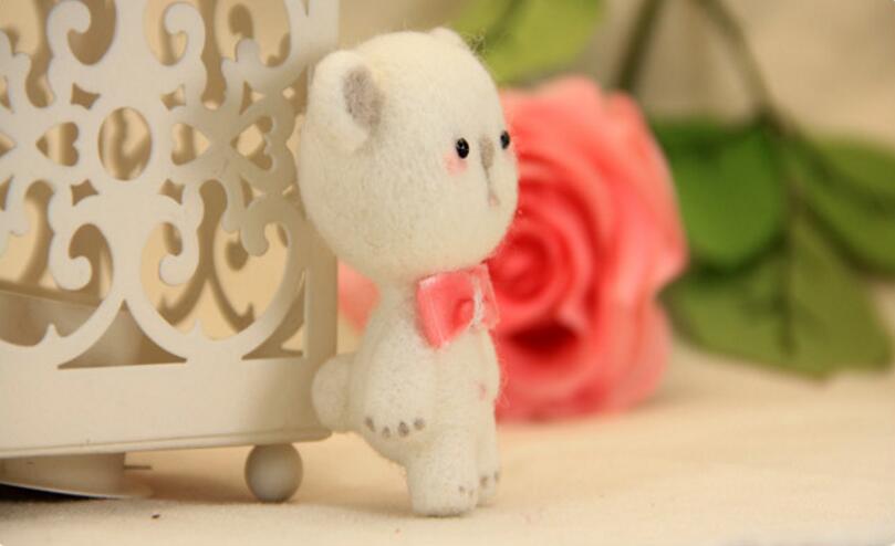 Small polar bear wool felting needlepoint kit couples pendant felt needlecraft DIY craft handmade needlework with tools plus