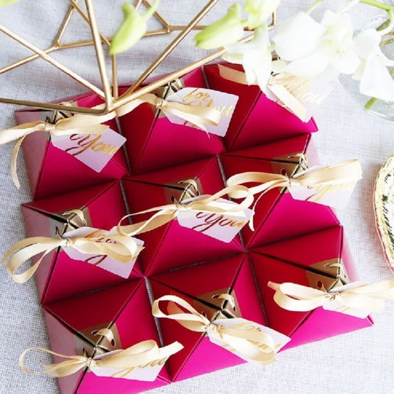 10 Stks/set Driehoekige Piramide Rose Red Sweet Candy Box Trouwbedankjes Papier Dozen Chocolade Doos Verpakking Bruiloft Decoratie