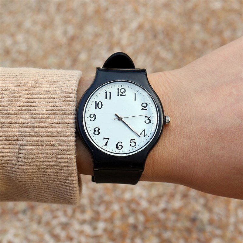 Hotime siliconen eenvoudige polshorloges voor studenten, quartz sporthorloge voor dames en heren, casual horloges met numerieke wijzerplaat: Zwart