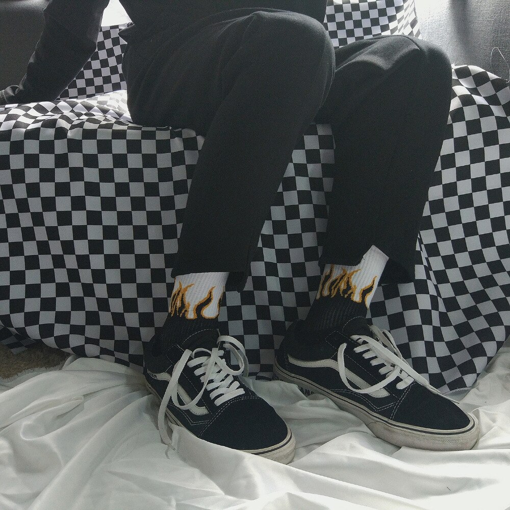 unisex street style with fire socks fun flame pattern skateboard hip hop man cotton socks happy woman long socks