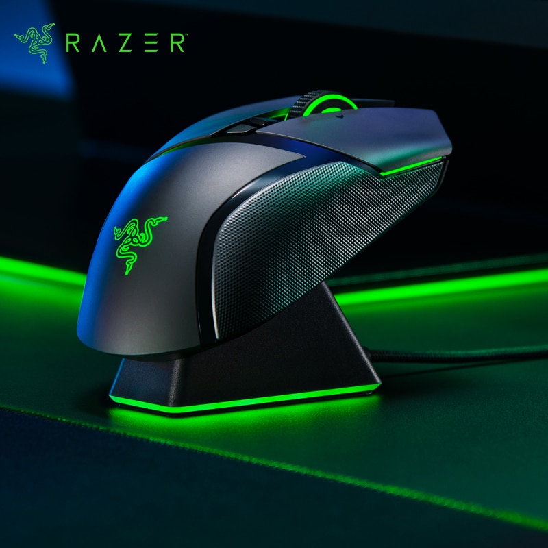 Razer Mouse Charging Dock Chroma: Magnetic Dock with Charge Status Chrome RGB Lighting - Anti-Slip Gecko Feet