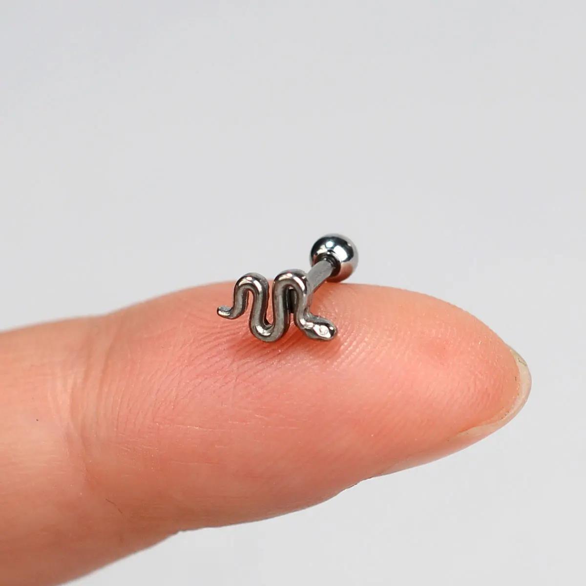 1 pz ottavino ottavino acciaio inossidabile zampa d'orso teschio orecchini moda animale Earing elica cartilagine Tragus lobo piercing gioielli 16g: Oro antico placcato