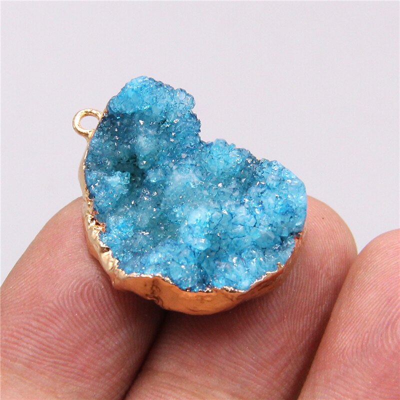 ナチュラルブルークリスタルクォーツの geode 石ゴールドペンダントアクセサリー不規則なクリスタルネックレスイヤリングペンダントジュエリーメイキングのために