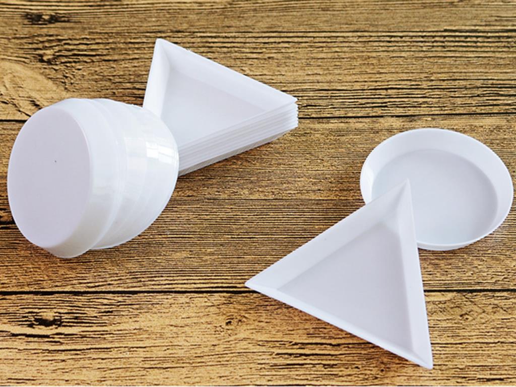 20 White Plastic Triangular Beads Sorting Trays 70mm Storage Container For Craft