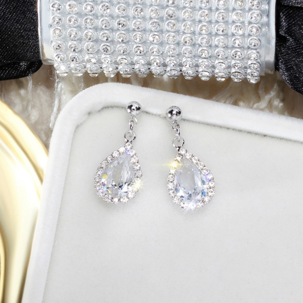 Sparkling Crystal Earrings Luxury Sleek Minimalist Water Zircon Rhinestone Bridal Earrings Ladies Jewelry: Silver