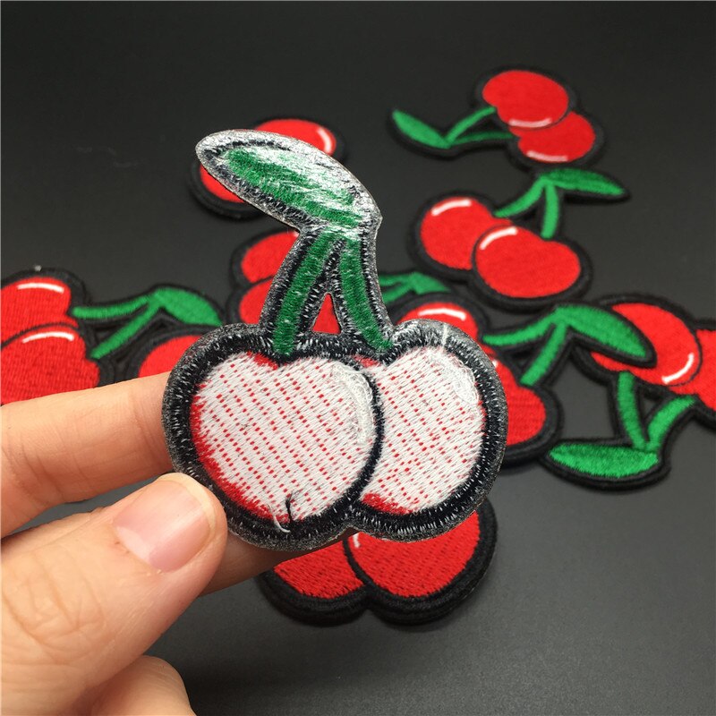 Cherry Fruit Leuke Kleding Patch Size: 4.8X5.2Cm Diy Geborduurde Ijzer Op Patch Voor Kleding Sticker Meisjes T-shirt Jurk Applicaties