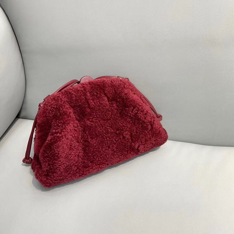 Damen-umhängetasche aus wolle, leder und #39 – herbst und winter, hochwertig, exklusiv, mit cloud-plüsch-design: Weinrot