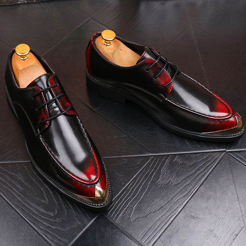 Italiensk stil män läderskor svart/röd affärsklänning skor läder snörning spetsig tå liten metallspets formell zapatos hombre