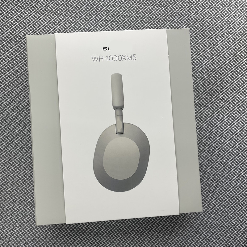 WH-1000XM5 bin Kopf montierter kabelloser Bluetooth-Kopfhörer. Selbstgeräuschunterdrückende Auflage mit geringer Latenz für Anrufe und Spiele: Grau