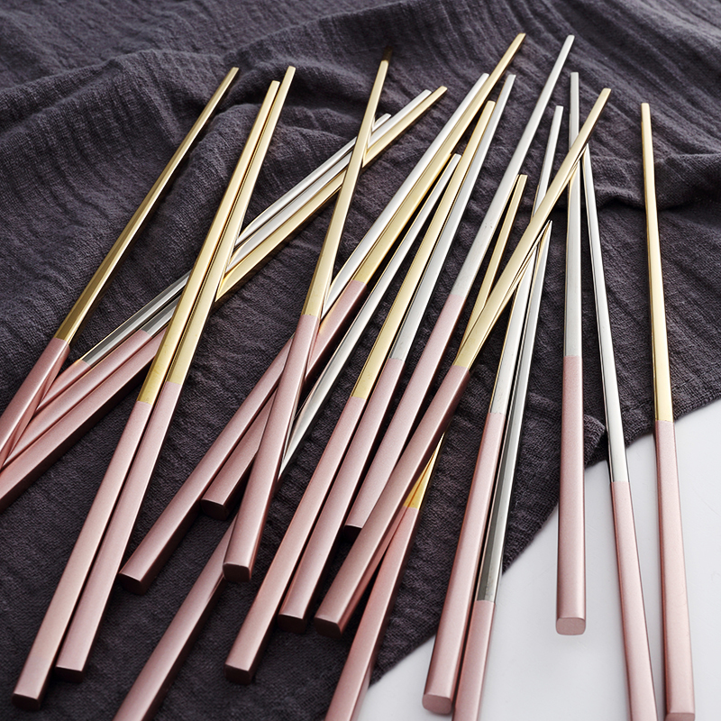 Palillos chinos de Metal rosa, palillos cuadrados de grado alimenticio de acero inoxidable 304, vajilla reutilizable para Sushi, 5 pares
