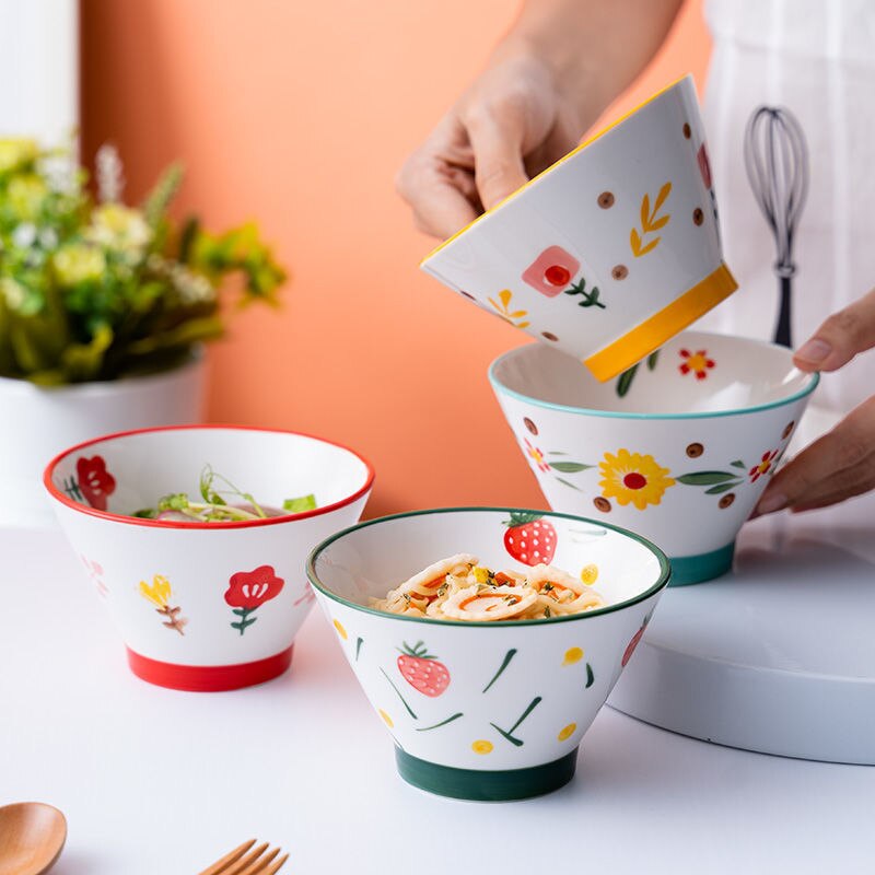 Oogst uit eigen tuin | Recept: groene salade met komkommer en yoghurt -tuinkruidendressing
