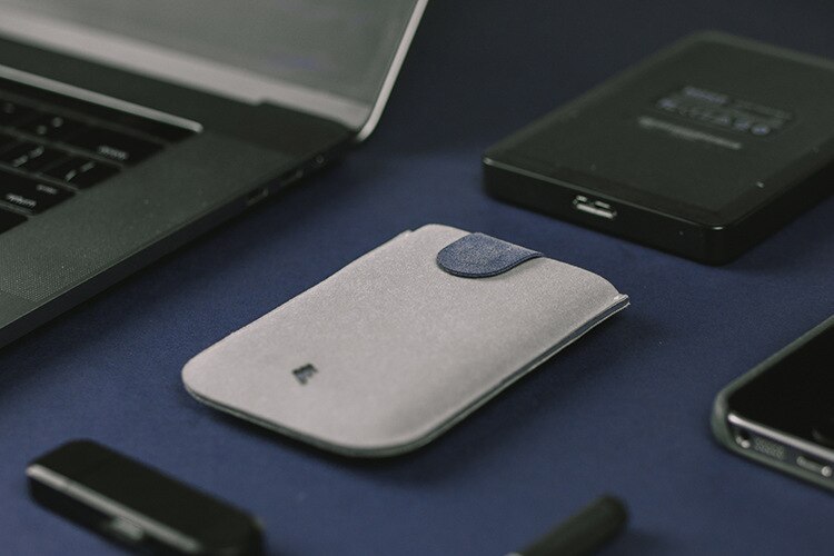 New dax  v2 mini slim portable card holder for men and women, id card holder protector, gradient wallet, business card case