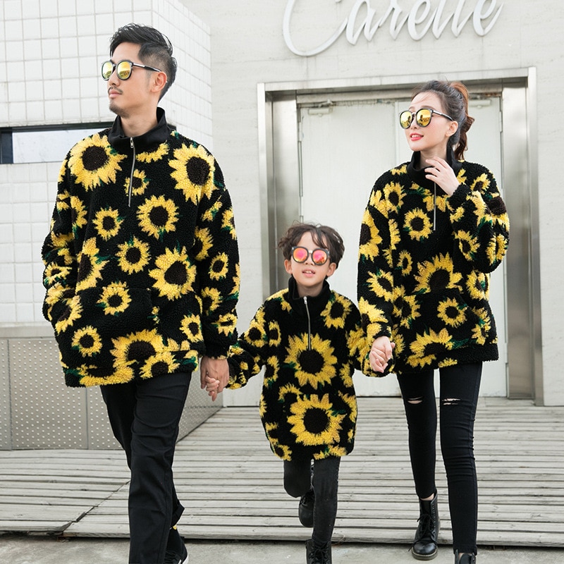 Blomma mamma pappa dotter son matchande kläder mamma och jag klänningar familj matchande t-shirts tröjor toppkläder