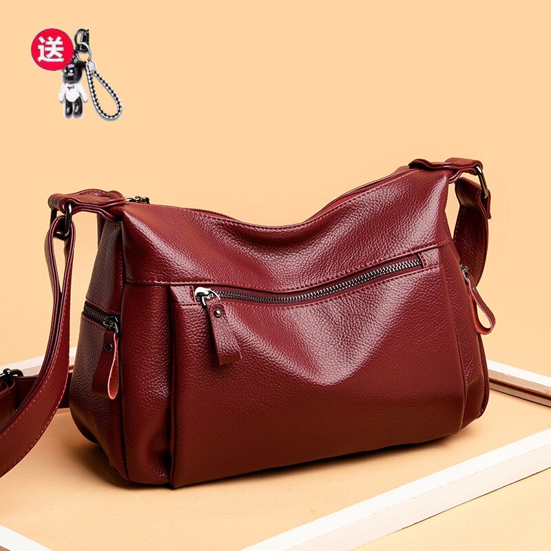 Doudou borsa a tracolla per il tempo libero coreana per donna 2020 nuova borsa in morbida pelle per donne di mezza età e vecchie: Wine Red Bear Pendan