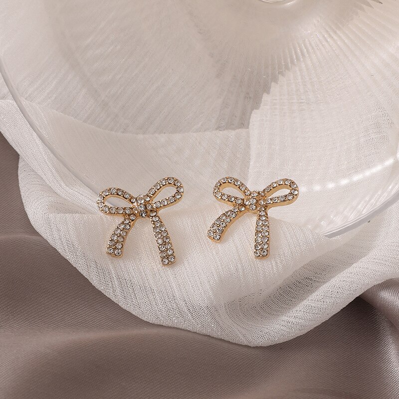 Pendientes de lazo anudado hueco a la coreana para mujer, aretes brillantes con diamantes de imitación, pajarita de cristal, aretes elegantes, de joyería