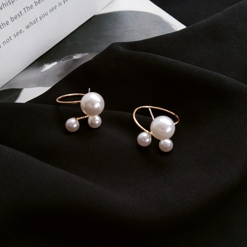 Pearl earrings geometric three-dimensional simple short earrings