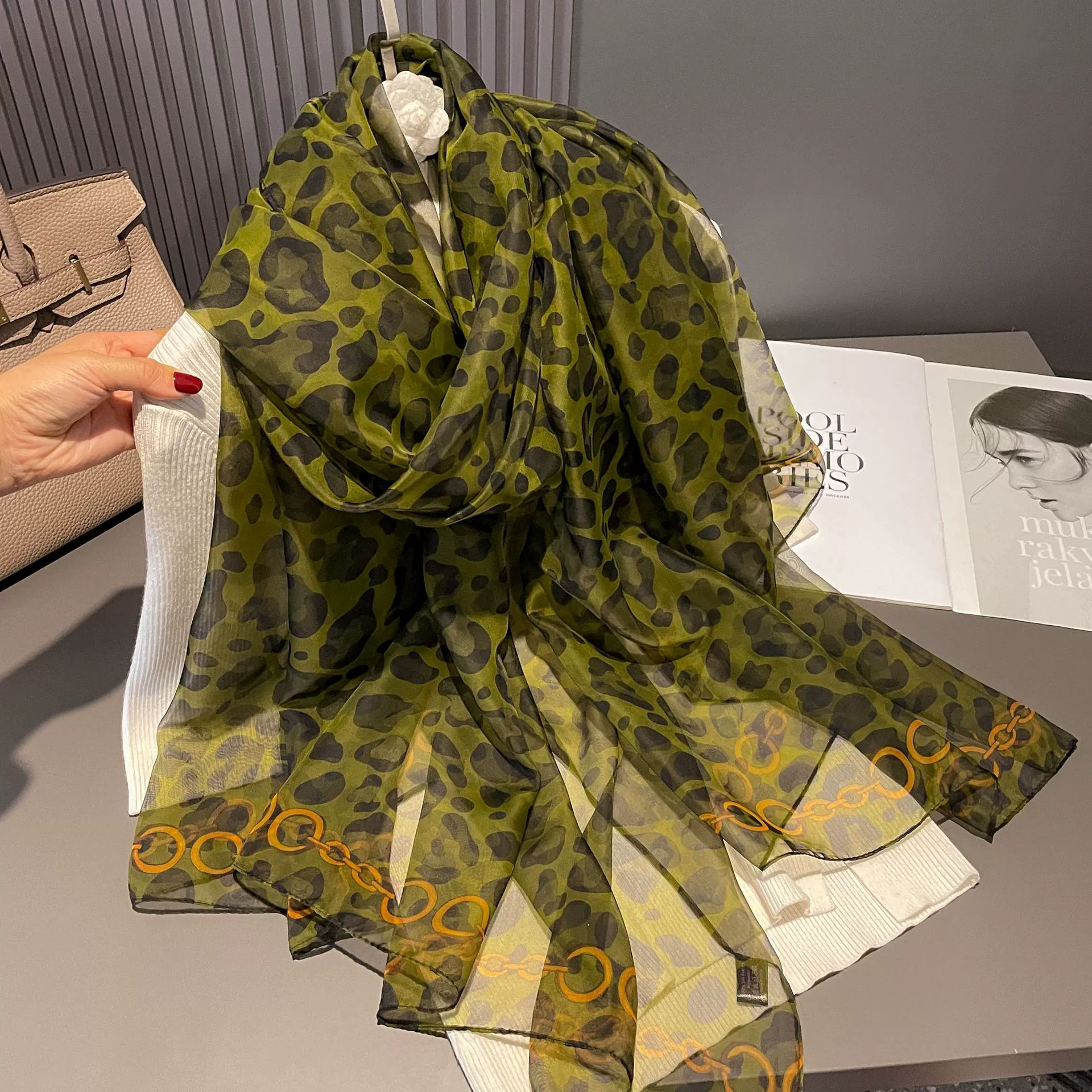 Lenço de seda estampado hijab feminino primavera deisgn macio praia estolas elegantes lenços de cabeça echarpe xale cetim grande envoltório echarpe bandana
