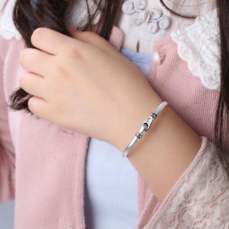 Neue retro Weibliche 925 Sterling Silber Schmuck Armbänder Öffnen Händedruck Kreative Freundschaft Armreifen SB47