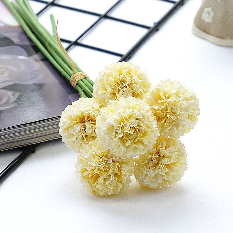6 kpl/nippu mini krysanteemi kukka pallo silkki tekokukat häät koristeluun morsiamen kukat: Maito valkoinen