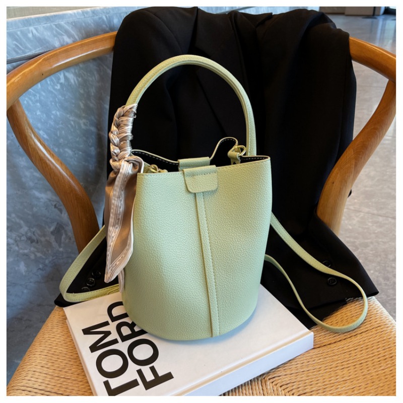 SAFERIDO 2025 Strictly selected women's bucket bag popular new trendy spring and summer fashion versatile large-capacity commuting portable shoulder messenger bag women