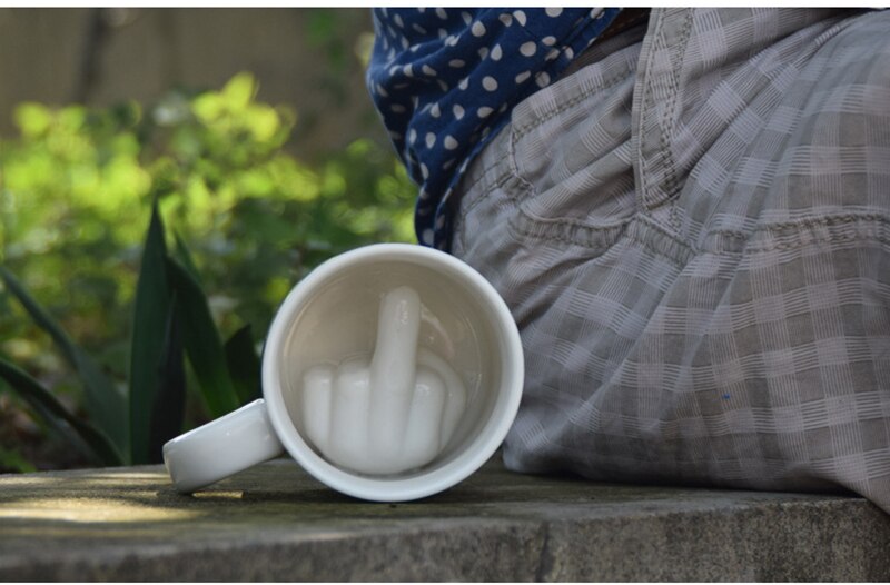 Taza de estilo de dedo medio blanco, para mezclar café, leche, taza divertida de cerámica, taza de agua de capacidad de 300ml