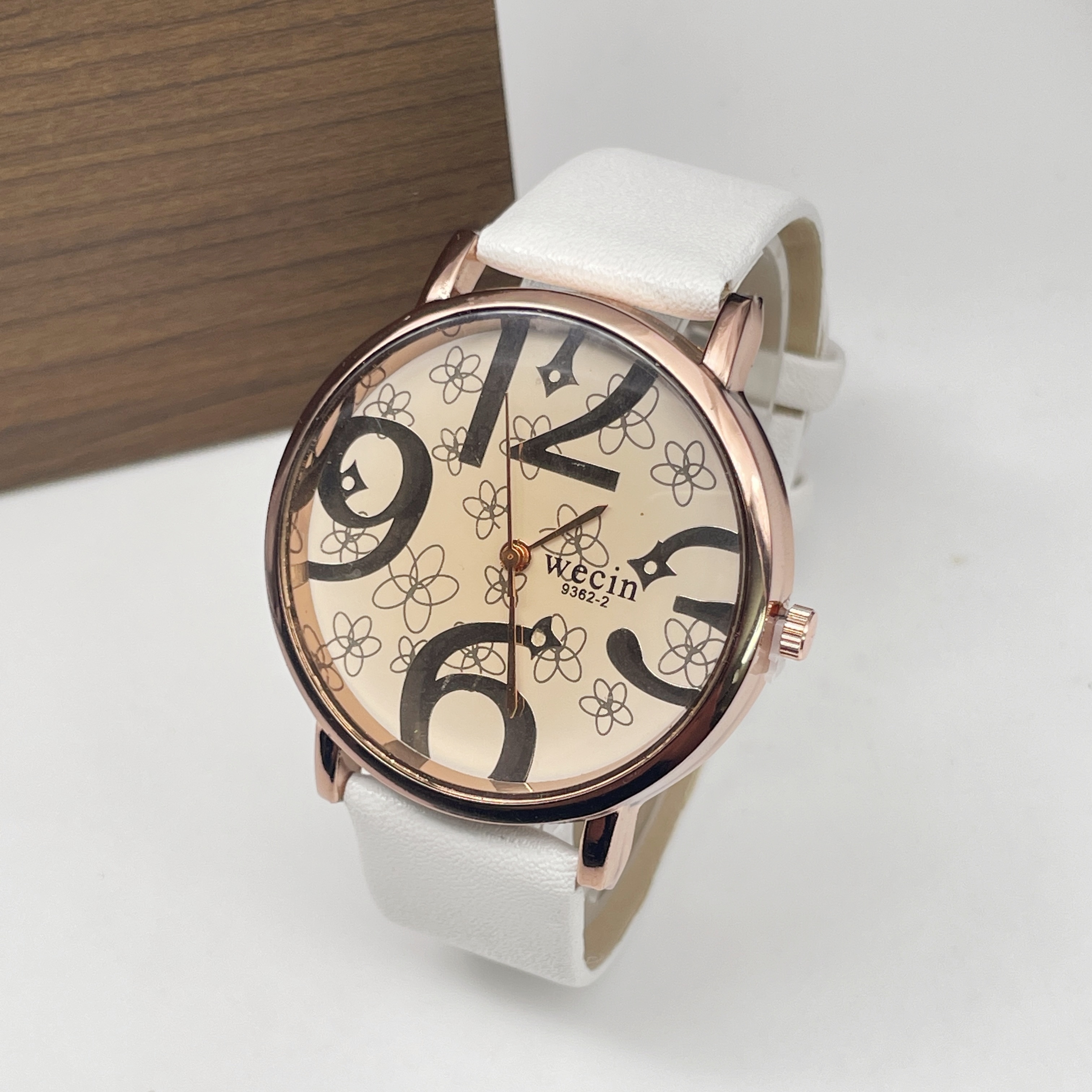 Reloj con estampado de leopardo de personalidad para mujer, reloj de con esfera de fuente creativa,