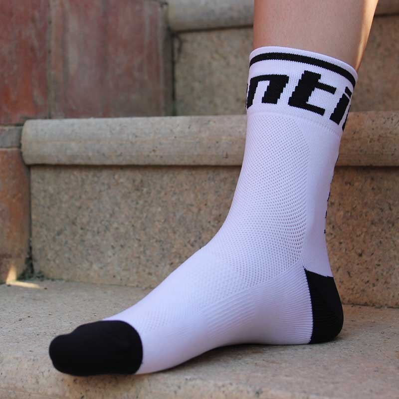 Santic-Calcetines de Ciclismo para hombre y mujer, medias transpirables antisudor para deportes al aire libre, colores 6C09054