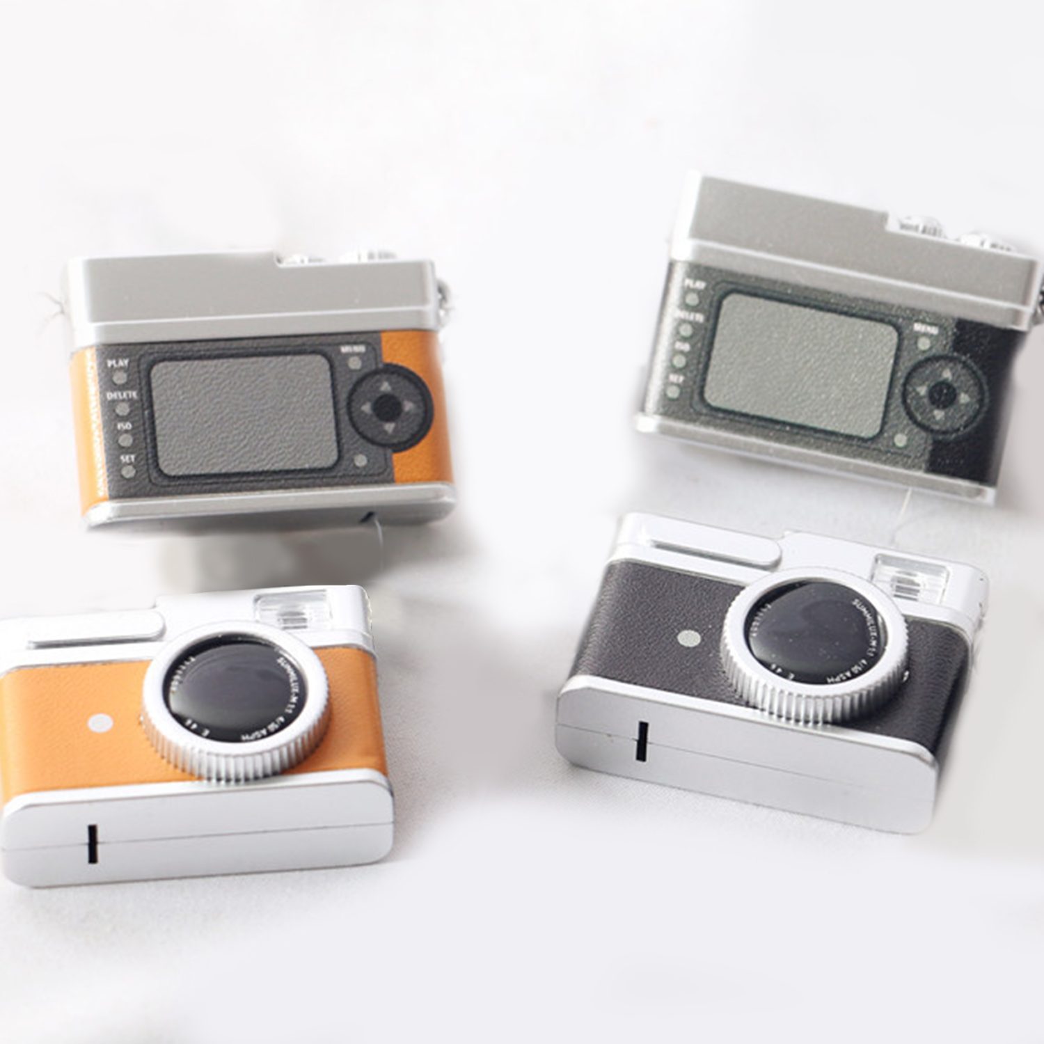 3D Mini Digital SLR Camera Simulation Retro Camera Hanging Ornaments Toy Can Shine LED Flashlight Keychain Decor Toy Keychain