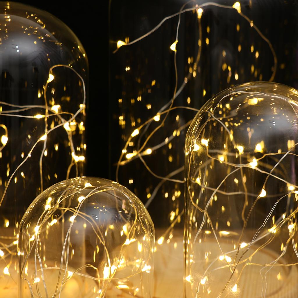 Glasskärm kupol cloche med upphängda led lampor bröllop dekor