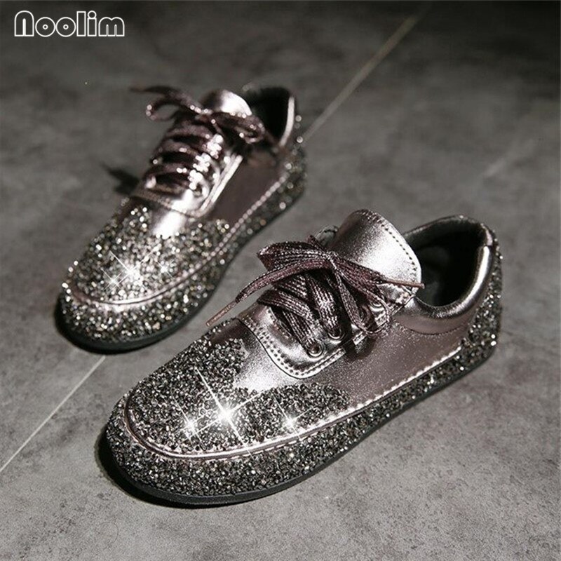 Printemps baskets femmes appartements strass Bling chaussures décontractées dames paillettes couleurs mélangées bout rond à lacets chaussures de danse