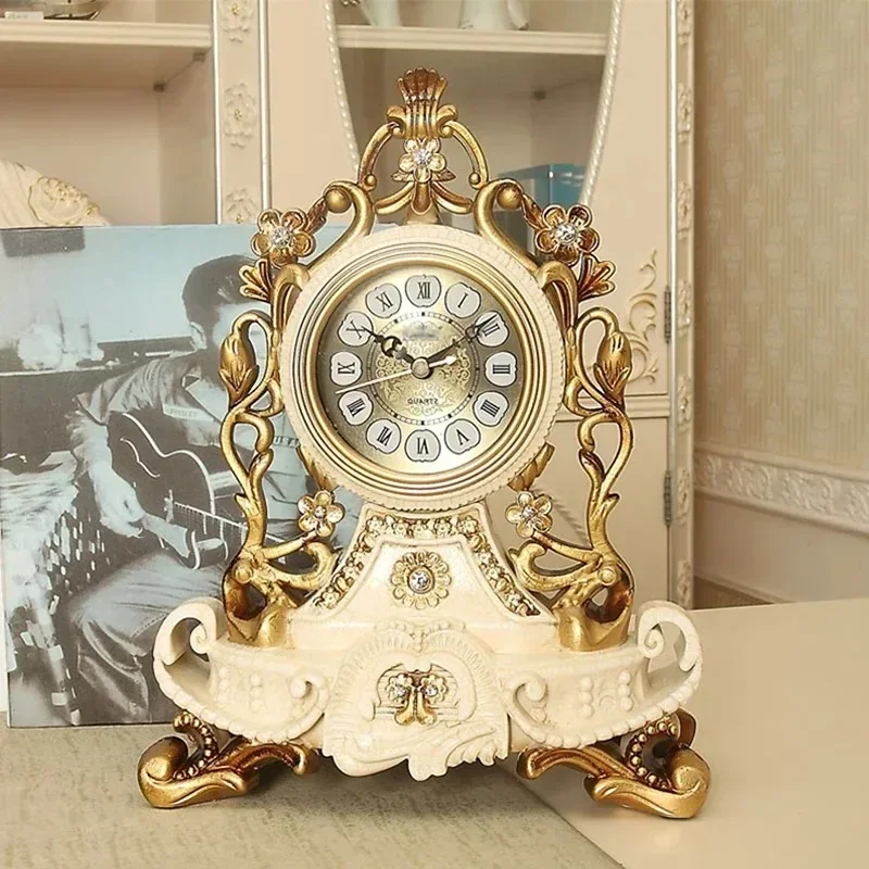 Zegar stołowy w stylu vintage w stylu europejskim Francuski dekoracyjny analogowy zegar na biurko Nie tykający Zasilanie bateryjne do półki w salonie