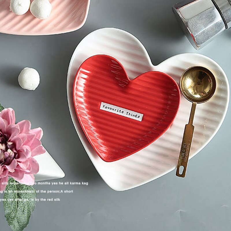 Vaisselle en céramique Style nordique en forme de coeur assiettes mignon Snack plateau petit déjeuner gâteau fruits bol Snack bijoux plateau de rangement