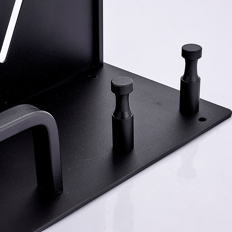 Musta tila alumiiniset kylpyhuonehyllyt koukuilla seinälle asennettava kylpyhuonehylly kylpyhuonetelineen pyyheteline