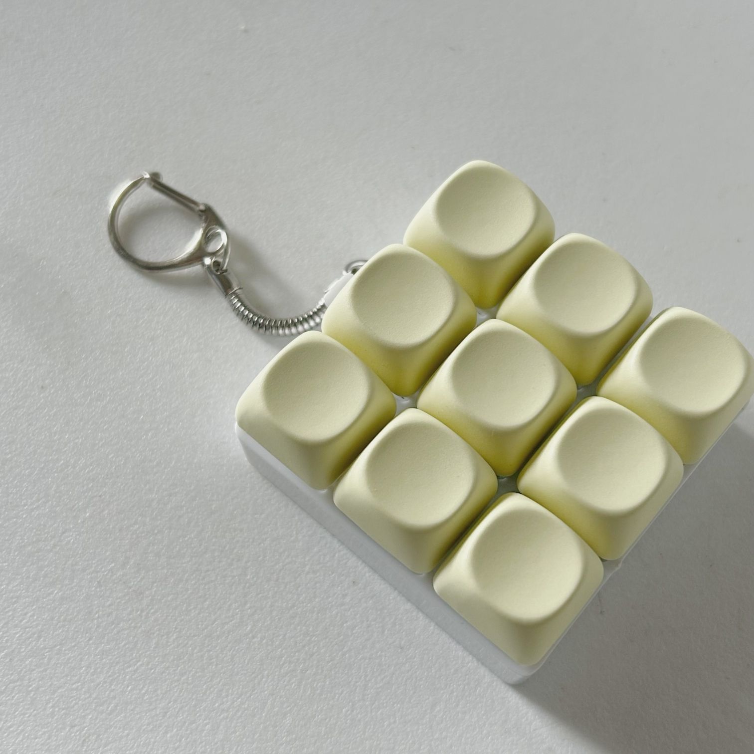 9 touches clavier Fidget jouet relaxant amovible doigt Fidget Clicker porte-clés Portable bricolage bouton doigt Clicker porte-clés: GRIS