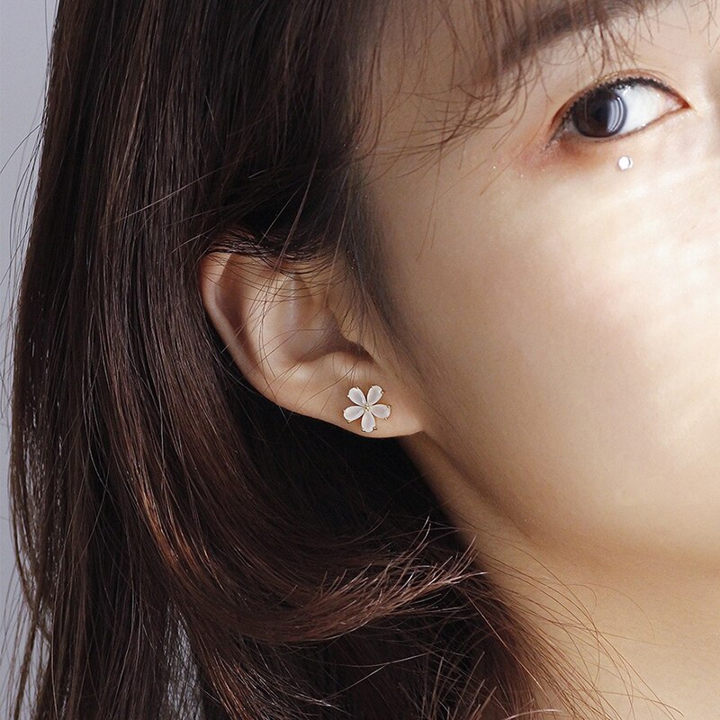 925 Sterling Silver Pin Exquisite Color Gem Inlaid with Beautiful Flower Series Can Prevent Allergy and Increase Temperament