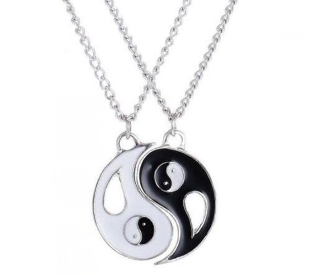 1PCS Dell'annata di Modo Yin Yang Collane In Pelle 2 Pendenti Con Gemme E Perle Best Amico Amanti YING YANG Collana Set paio di Regali di Festa