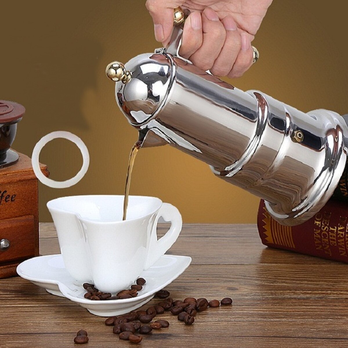 Een professionele koffiemachine met verse melk of melkpoeder Een professionele koffiemachine met verse melk of melkpoeder