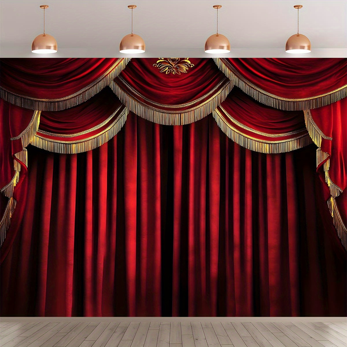 Een luxueus rood fluwelen toneelgordijn met gouden randen, perfect als achtergrond voor evenementen en ideaal om te vieren.