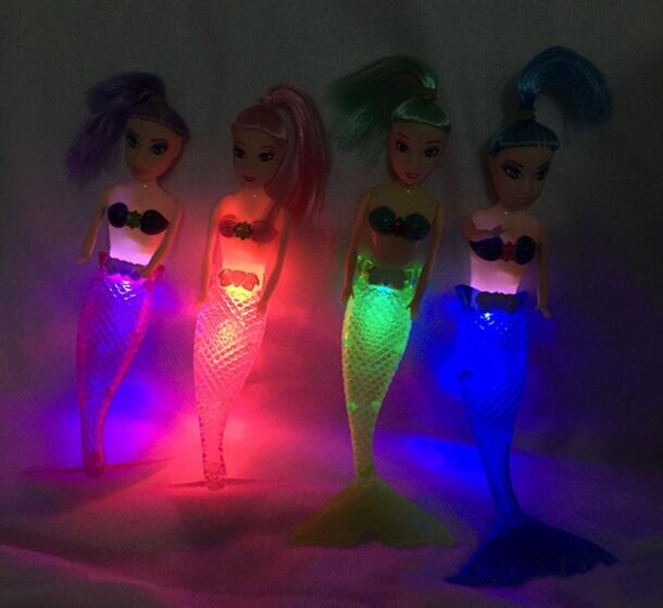 Farbe Zufällig Wasserdichte LED Licht Schwimmen Meerjungfrau Puppe Art Mädchen Spielzeug Schlecht Schwimmen Schwimmbad