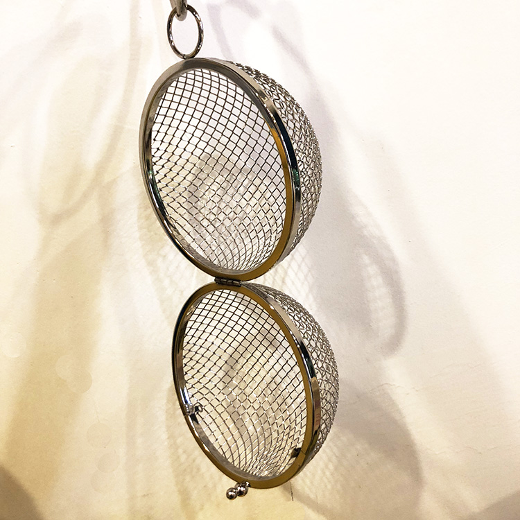 Runde, ausgehöhlte abendtasche, clutch, goldene legierung, schultertasche mit kette, luxuriöse handgelenktasche