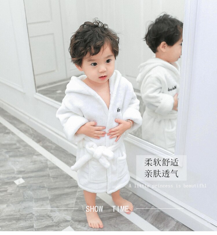 Moderigtige børne badekåber vinter baby børn badekåbe ensfarvet flannel badekåbe til småbørn piger blød bælte pyjamas: Hvid / 2t