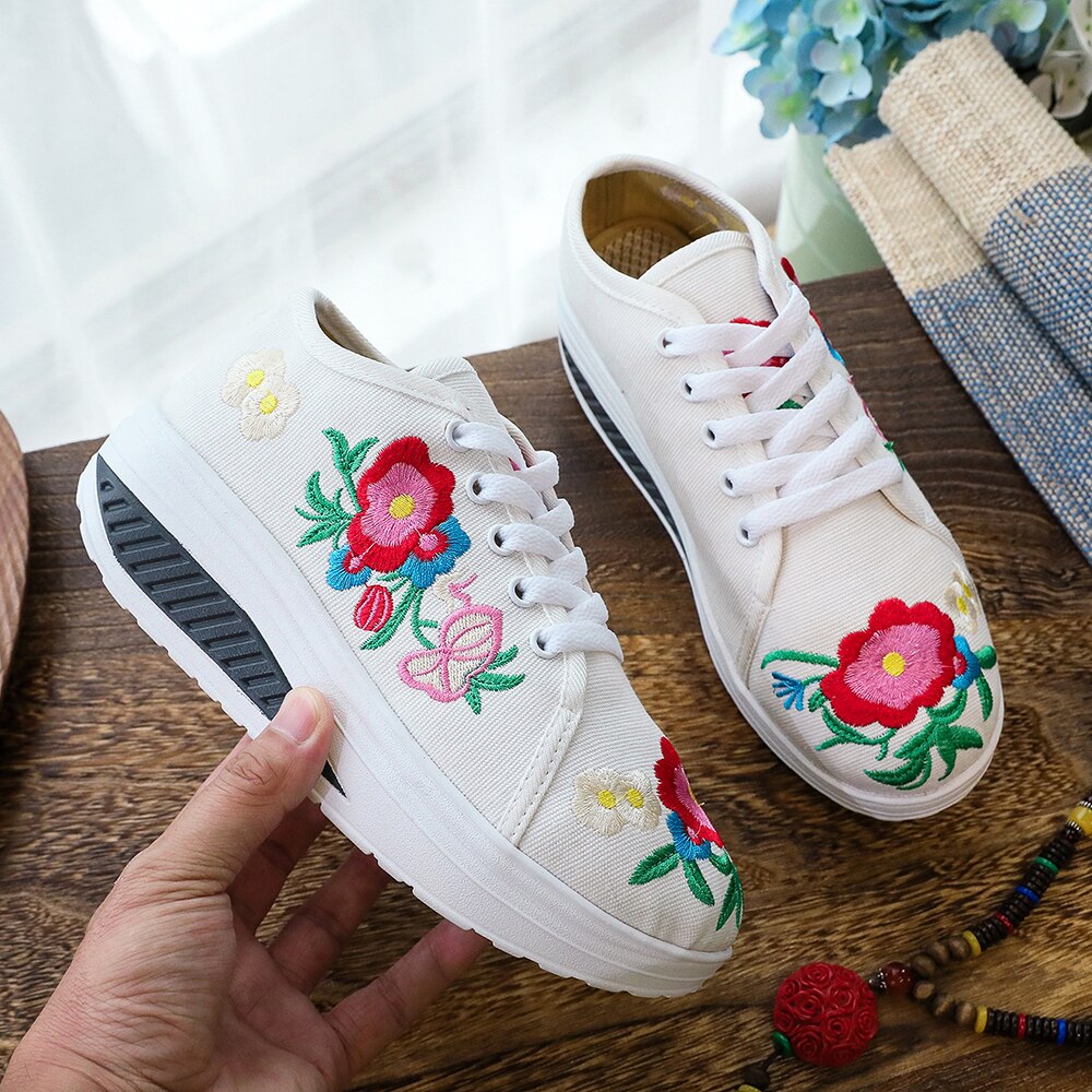 Veowalk Blumen- Stickerei frauen Leinwand Flache Plattformen Spitze hoch Damen lässig Komfort Turnschuhe Schuhe Frau Schlingpflanzen