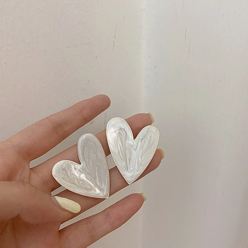 LATS Sweet Burgundy Enamel Heart Earrings for Women Girl Gold Color Metal Love Heart Hanging Dangle Earrings Vintage Jewelry: 661194