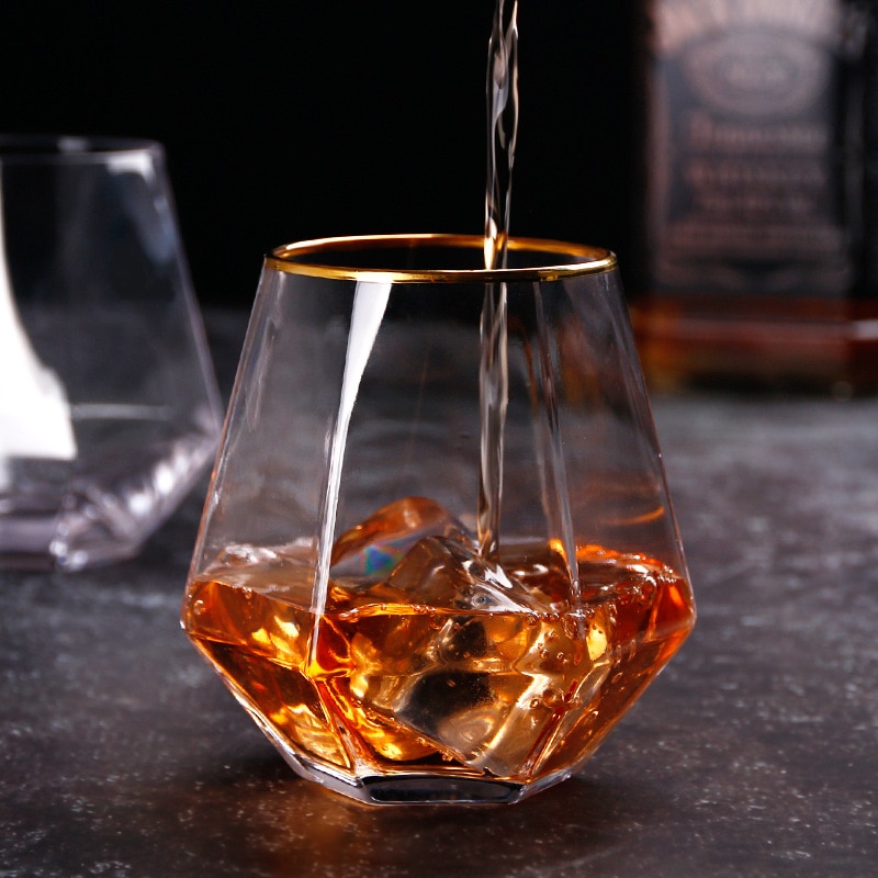Whisky kopp bar genomskinligt kristallglas dricksvatten mjölk juice dryck kopp kreativitet